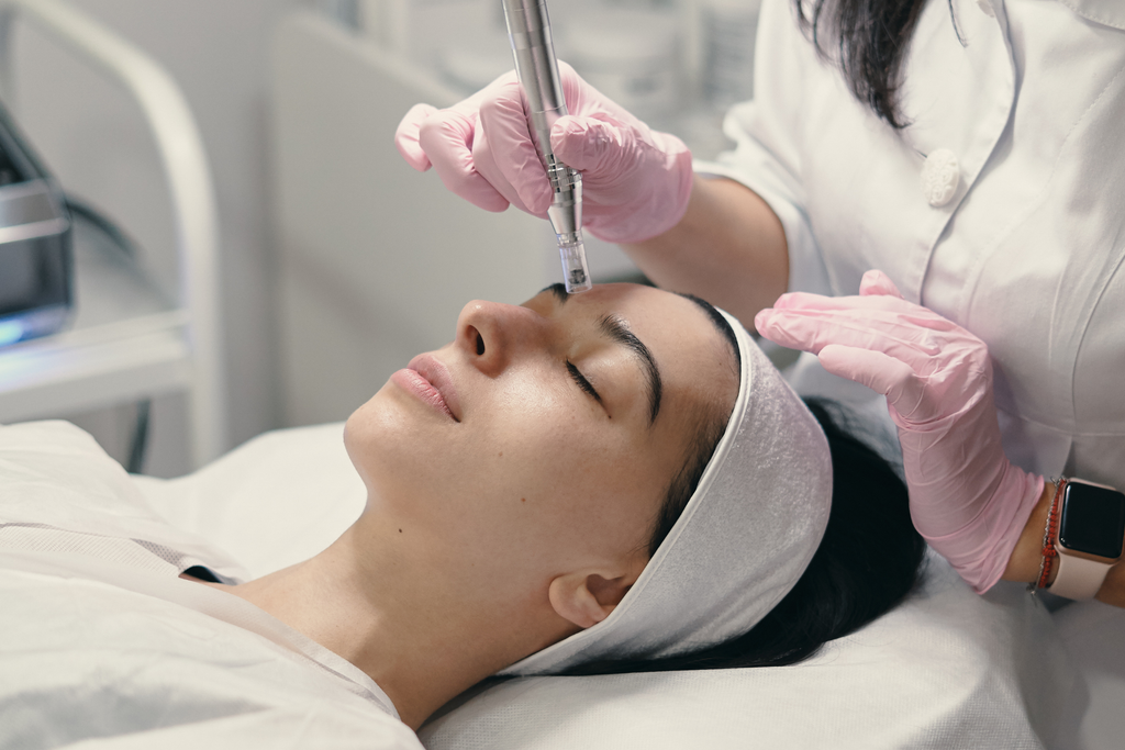 How Long After Microneedling Can You Wear Makeup? A Complete Recovery Guide